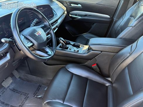 Used 2025 Cadillac XT4 Premium Luxury image 12