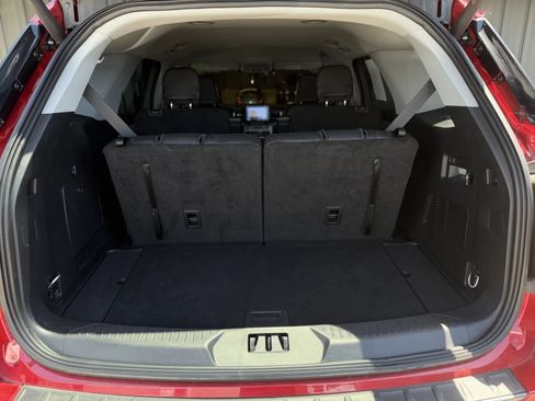 Used 2024 Ford Explorer XLT w/ Equipment Group 202A AWD/4WD image 18