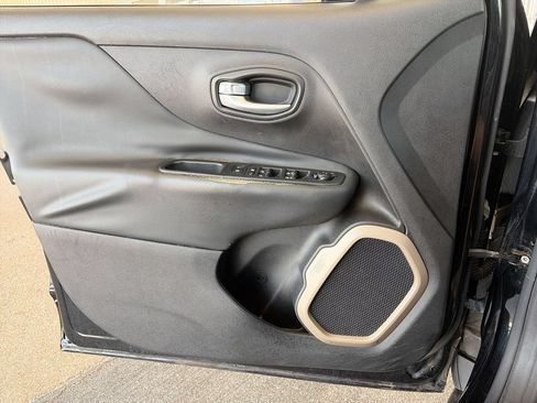 Used 2016 Jeep Renegade Limited FWD image 29