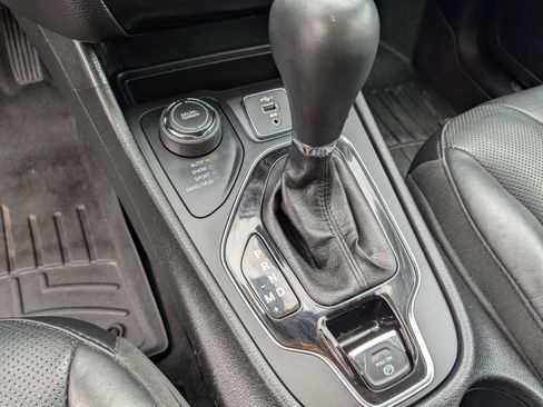 Used 2020 Jeep Cherokee Limited image 24