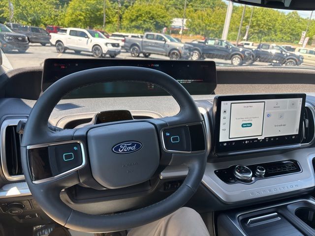 Used 2025 Ford Expedition Active AWD/4WD image 15