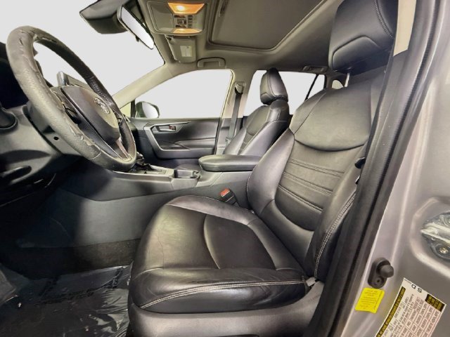 Used 2019 Toyota RAV4 XLE Premium FWD image 17