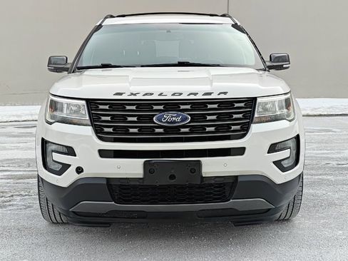 Used 2017 Ford Explorer XLT w/ Equipment Group 202A image 8