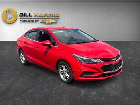 Used 2017 Chevrolet Cruze LT w/ Convenience Package FWD image 3
