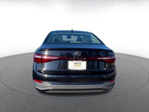 Used 2025 Volkswagen Jetta SE image 12