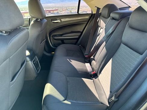 Used 2022 Chrysler 300 Touring image 28