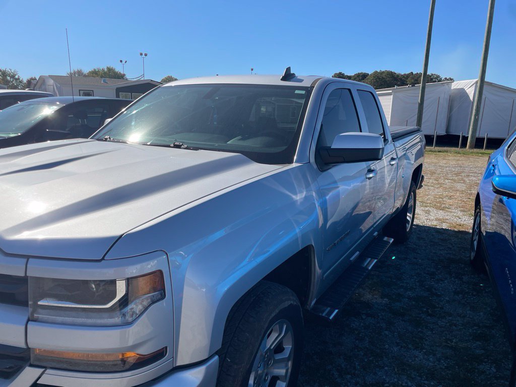 Used 2019 Chevrolet Silverado 1500 LT w/ All Star Edition AWD/4WD image 3