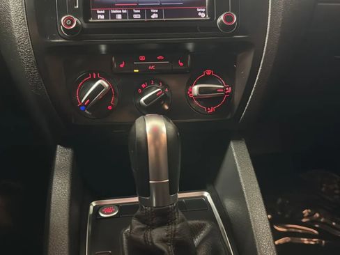 Used 2017 Volkswagen Jetta SE FWD image 16