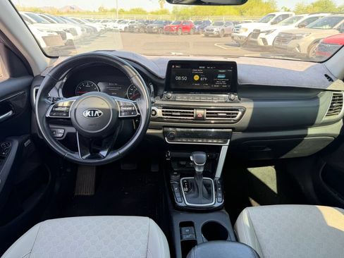 Used 2021 Kia Seltos SX w/ SX Sunroof Package AWD/4WD image 7