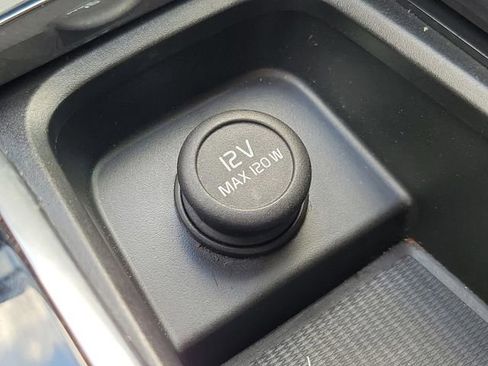 Used 2023 Volvo XC90 B5 Core image 30