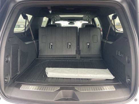 New 2026 Chevrolet Suburban Premier image 12