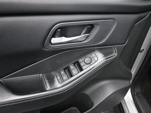 Used 2025 Nissan Rogue SV AWD/4WD image 17