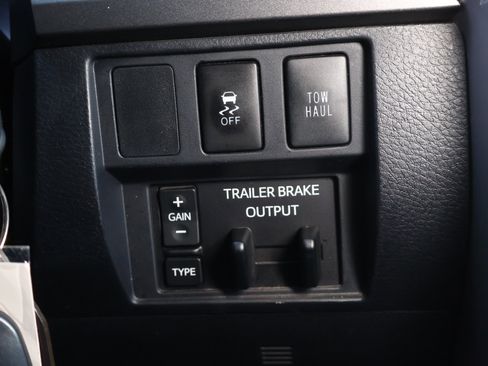 Used 2016 Toyota Tundra SR5 w/ SR5 Upgrade Package image 19