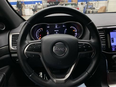 Used 2019 Jeep Grand Cherokee Laredo w/ 18" Wheel & 8.4" Radio Group AWD/4WD image 21