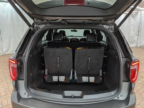 Used 2017 Ford Explorer XLT w/ Equipment Group 202A AWD/4WD image 20