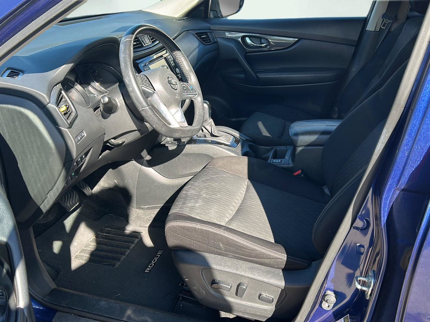 Used 2019 Nissan Rogue SV w/ Premium Package AWD/4WD image 5