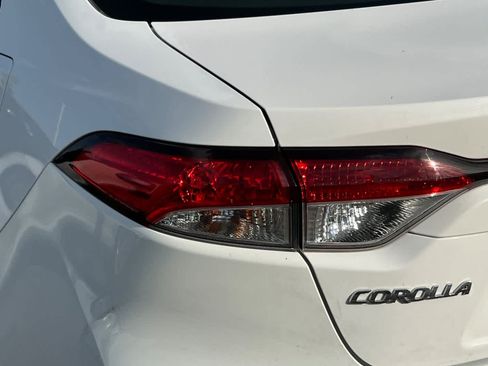 Used 2020 Toyota Corolla LE FWD image 20