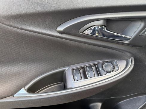 Used 2018 Chevrolet Malibu LT FWD image 12