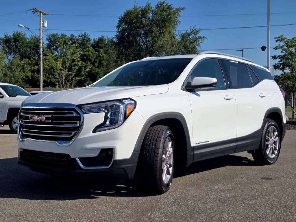 Used 2024 GMC Terrain SLT AWD/4WD image 12