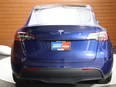 Used 2023 Tesla Model Y Long Range AWD image 10