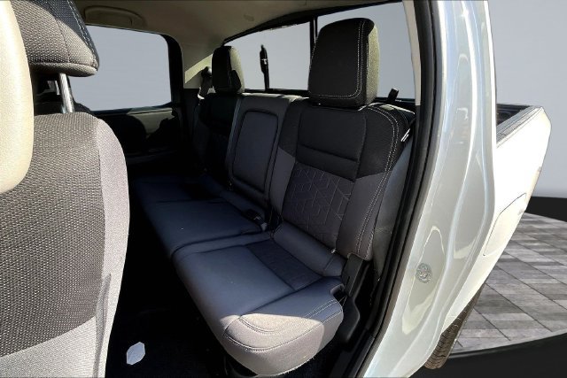 Used 2025 Nissan Frontier SV AWD/4WD image 23