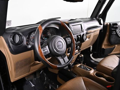 Used 2015 Jeep Wrangler Unlimited Sahara w/ Dual Top Group AWD/4WD image 14