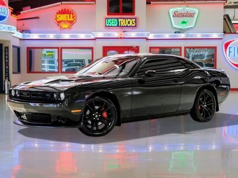 Used 2018 Dodge Challenger R/T w/ Blacktop Package image 2