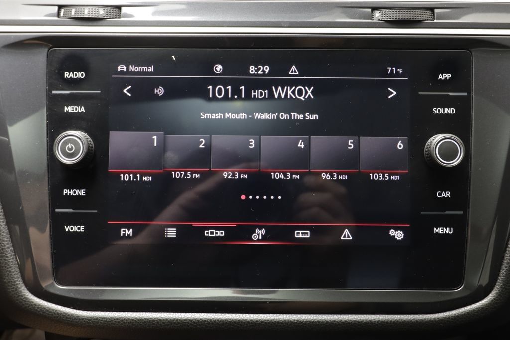 Certified 2024 Volkswagen Tiguan SE R-Line AWD/4WD image 9