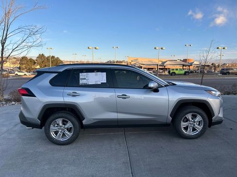 Used 2025 Toyota RAV4 XLE image 40