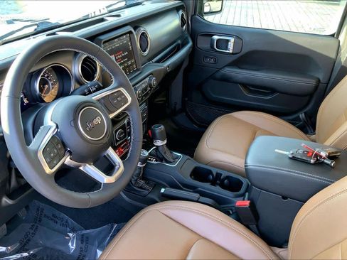 Used 2023 Jeep Gladiator Rubicon w/ LED Lighting Group image 17