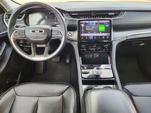 Used 2023 Jeep Grand Cherokee Limited image 24