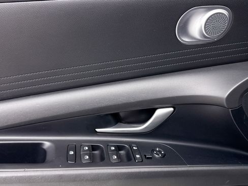 Used 2023 Hyundai Elantra SE image 24