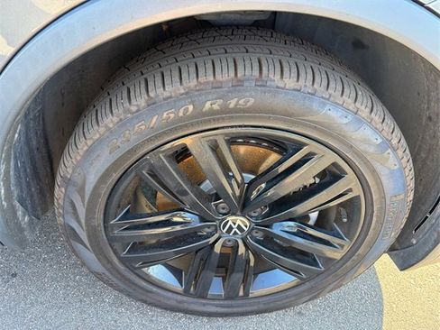 Used 2022 Volkswagen Tiguan SE R-Line image 22