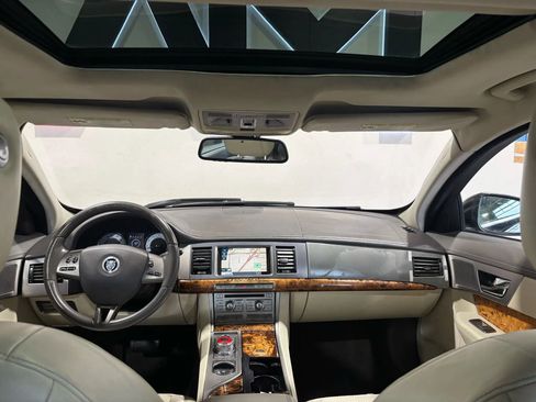 Used 2010 Jaguar XF Premium RWD image 16
