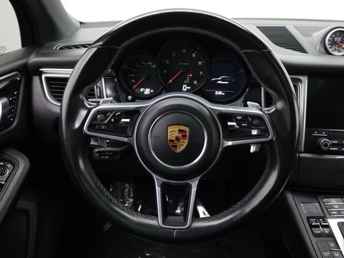 Used 2018 Porsche Macan AWD/4WD image 32