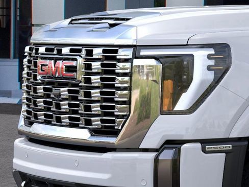 New 2026 GMC Sierra 2500 Denali w/ Denali Reserve Package image 13