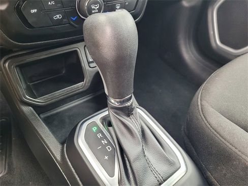 Used 2021 Jeep Renegade Latitude w/ Convenience Group image 22