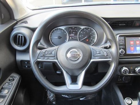 Used 2021 Nissan Kicks S image 3