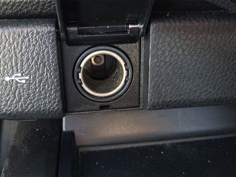 Used 2021 Toyota Camry SE image 18