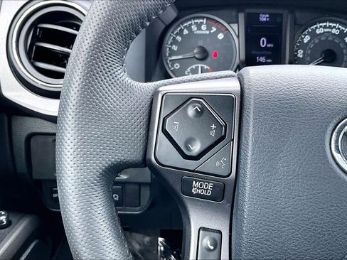 Used 2018 Toyota Tacoma TRD Off-Road w/ Technology Package AWD/4WD image 23