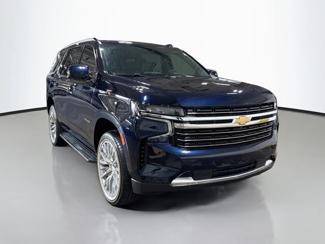 Used 2023 Chevrolet Tahoe LT w/ Luxury Package AWD/4WD image 3