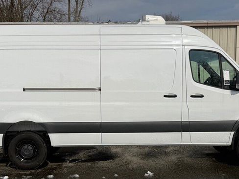 Used 2024 Mercedes-Benz Sprinter 2500 image 7