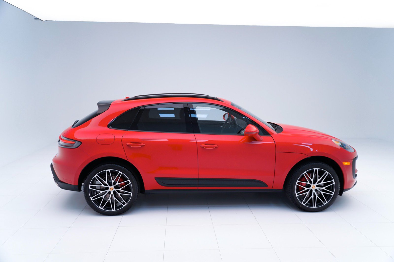 Certified 2023 Porsche Macan S AWD/4WD image 8