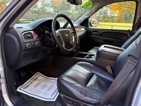 Used 2013 Chevrolet Suburban LT image 11