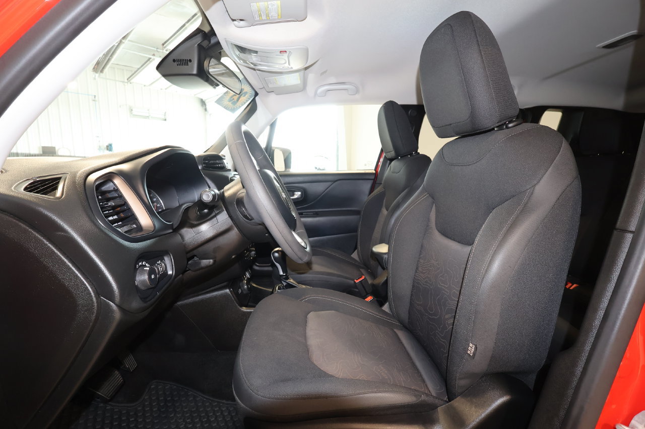 Used 2023 Jeep Renegade Latitude AWD/4WD image 23