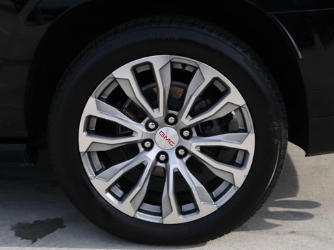 Used 2023 GMC Yukon XL Denali w/ Denali Reserve Package image 9