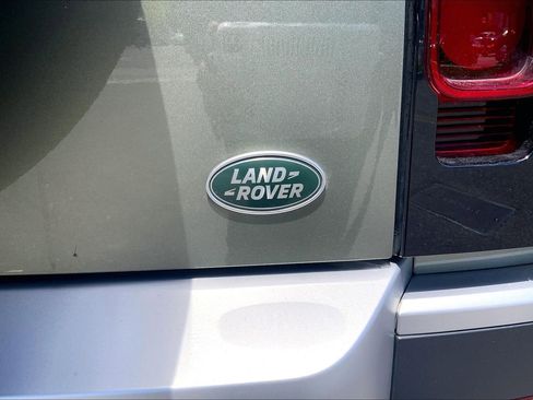Used 2023 Land Rover Defender 110 SE AWD/4WD image 31