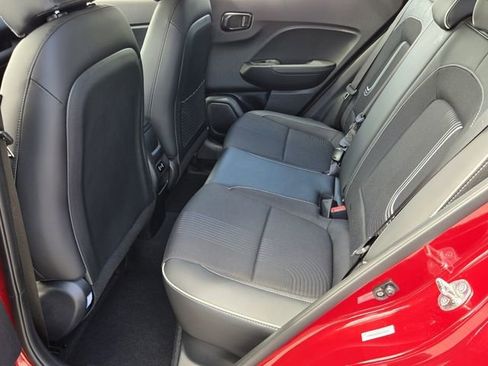 Certified 2025 Hyundai Venue Limited FWD image 11