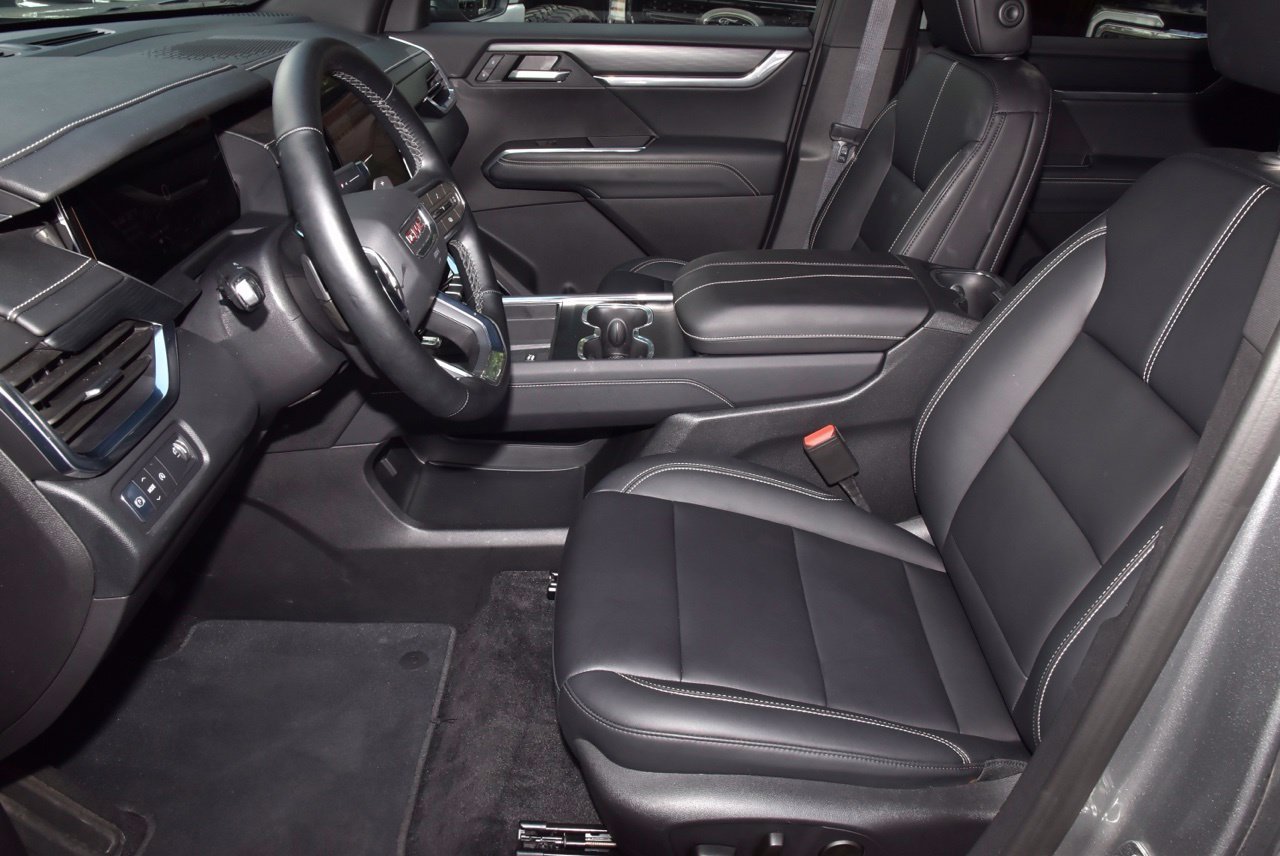 Used 2026 GMC Acadia Elevation w/ Elevation Premium Package FWD image 13