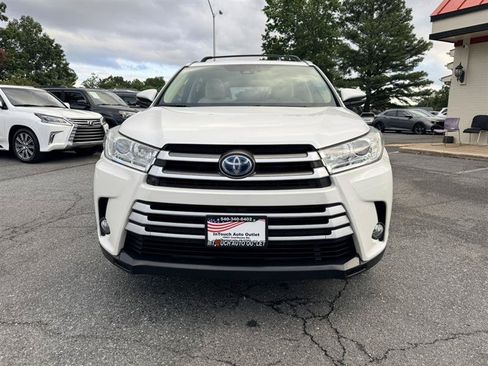 Used 2017 Toyota Highlander XLE AWD/4WD image 2